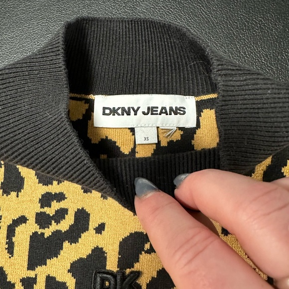 DKNY Jeans Black & Tan Leopard Knit Top - Picture 3 of 7